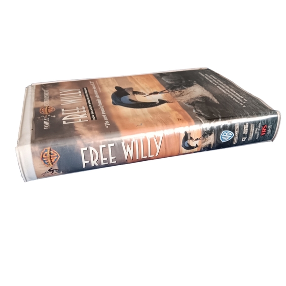 Free Willy (VHS, 1993, Warner Bros.) - Picture 7 of 9